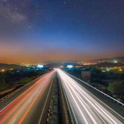 新疆首个沙漠高速公路服务区绿色能源自洽工程试运行